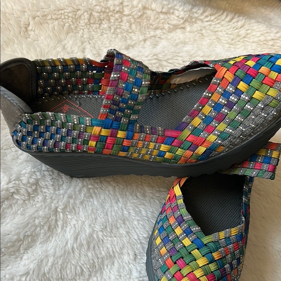 St. John's Bay Gray and Yellow Flats with Woven Design (NWOT) - Picture 3 of 8